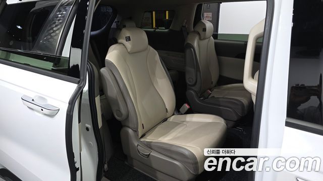 Kia Canival 2022 — photo 16