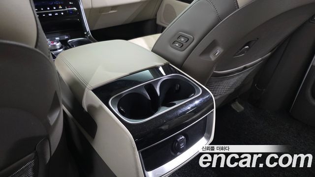Kia Canival 2022 — photo 31