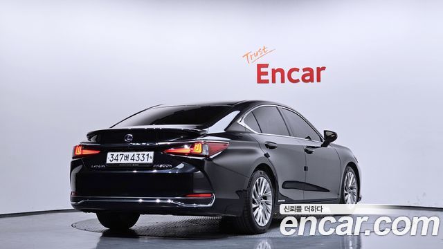 Lexus ES 2019 — photo 2