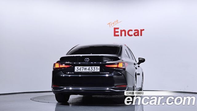 Lexus ES 2019 — photo 4