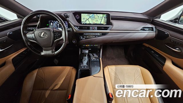 Lexus ES 2019 — photo 10