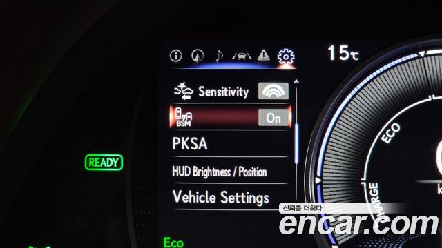 Lexus ES 2019 — photo 21