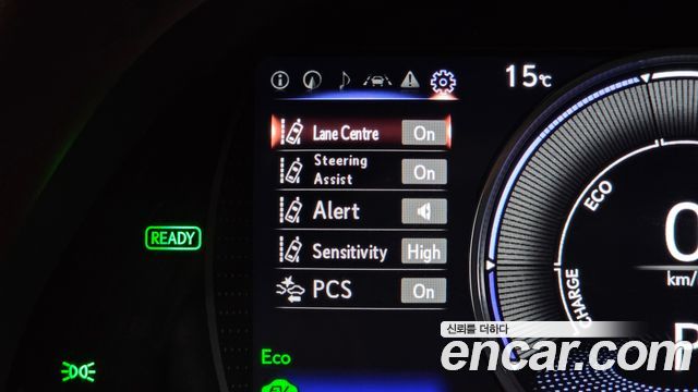 Lexus ES 2019 — photo 22