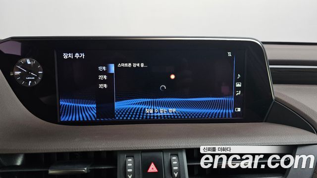 Lexus ES 2019 — photo 34
