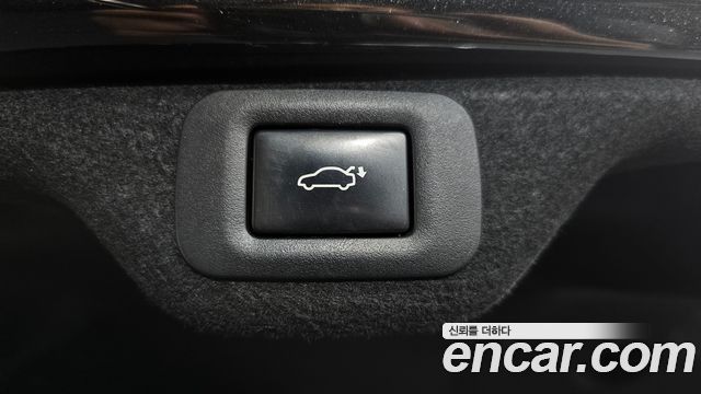 Lexus ES 2019 — photo 36