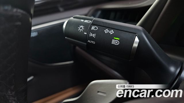 Lexus ES 2019 — photo 37