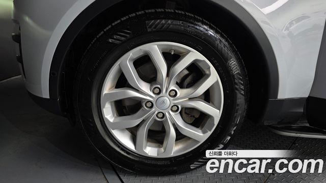 Land Rover Discovery 2019 — photo 5