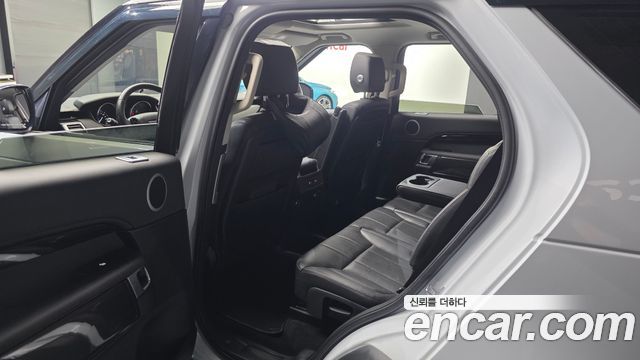 Land Rover Discovery 2019 — photo 11