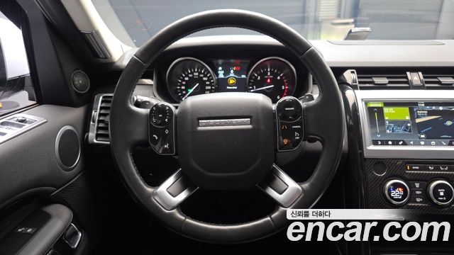 Land Rover Discovery 2019 — photo 13