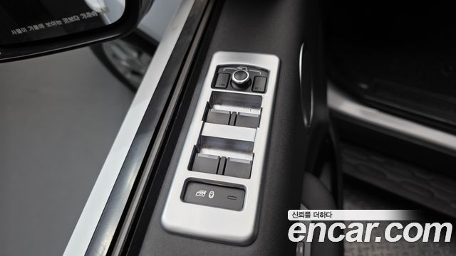 Land Rover Discovery 2019 — photo 14
