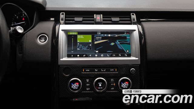 Land Rover Discovery 2019 — photo 16