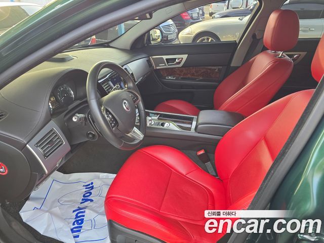 Jaguar XF 2012 — photo 9
