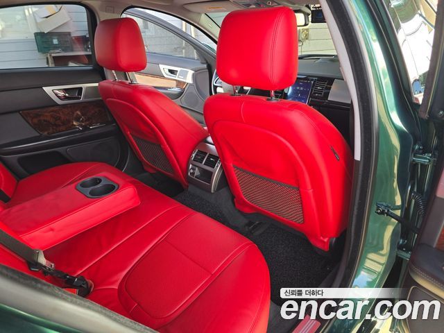 Jaguar XF 2012 — photo 13