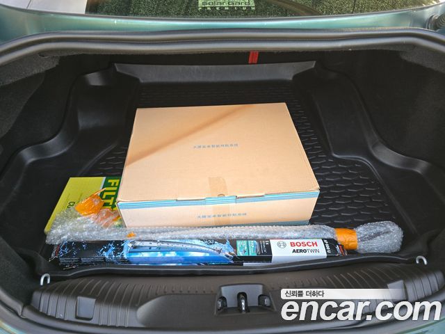 Jaguar XF 2012 — photo 17