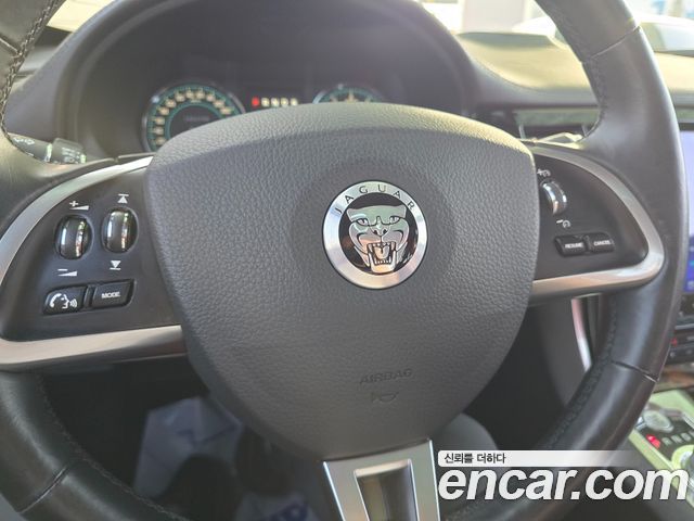 Jaguar XF 2012 — photo 18