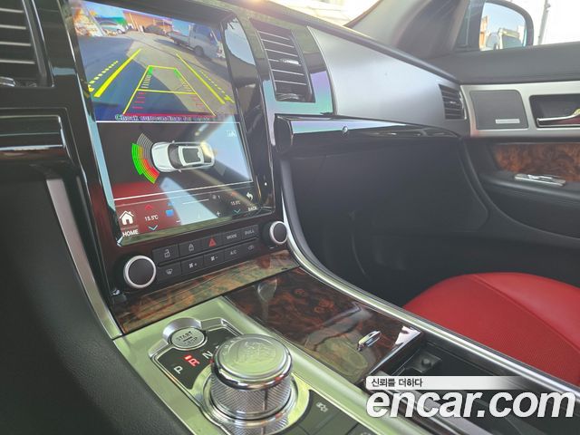 Jaguar XF 2012 — photo 19