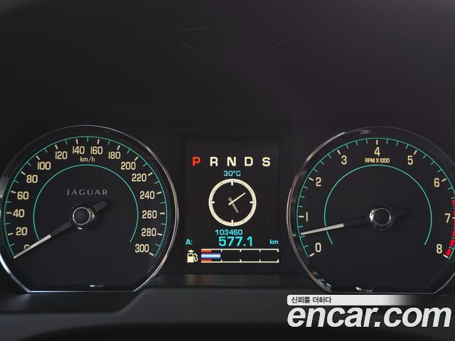 Jaguar XF 2012 — photo 20