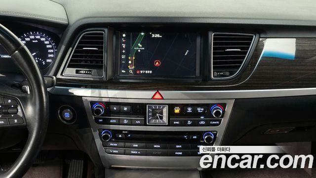 Genesis G80 2017 — photo 15