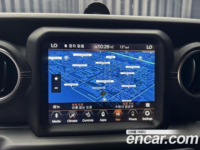 Jeep Wrangler 2021 — photo 10