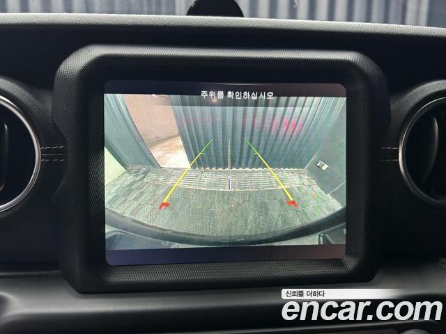 Jeep Wrangler 2021 — photo 11