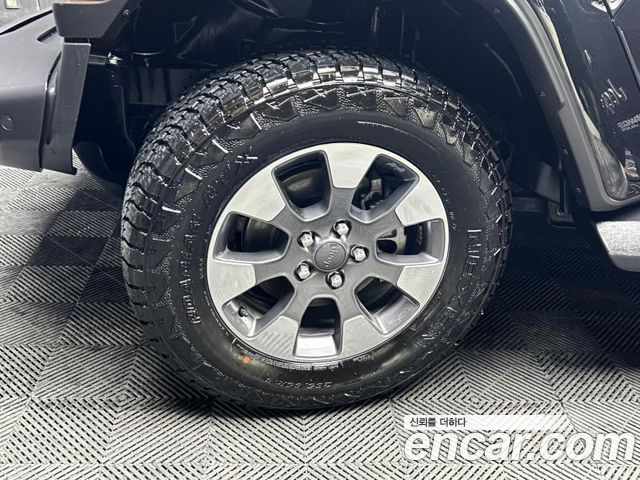 Jeep Wrangler 2021 — photo 19
