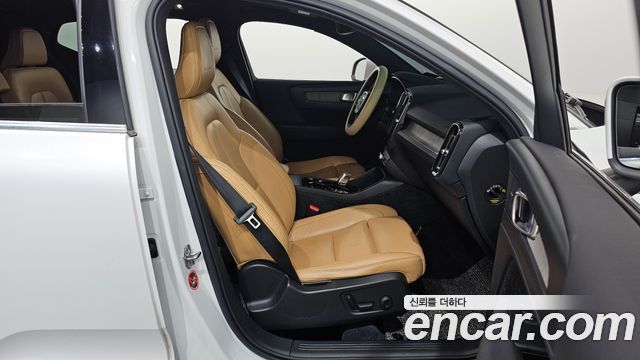Volvo XC40 2020 — photo 17