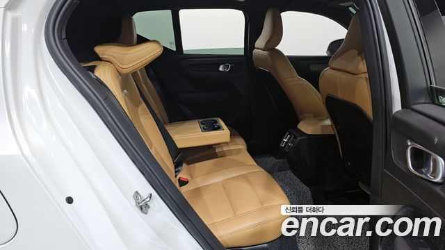 Volvo XC40 2020 — photo 18