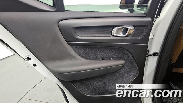 Volvo XC40 2020 — photo 15