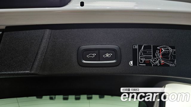 Volvo XC40 2020 — photo 16