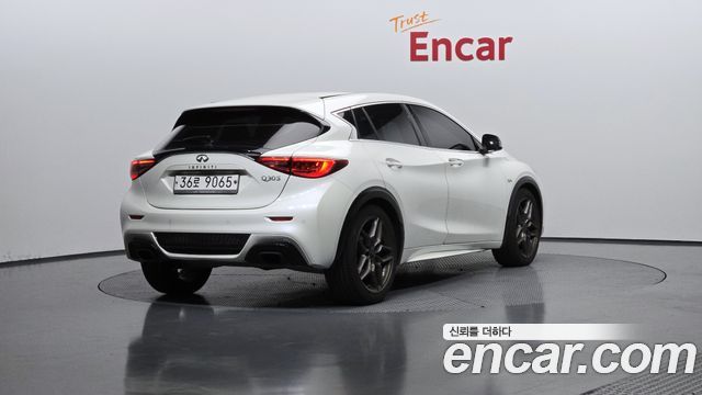 Infiniti Q30 2017 — photo 2