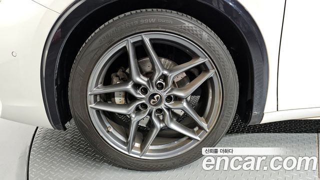 Infiniti Q30 2017 — photo 5