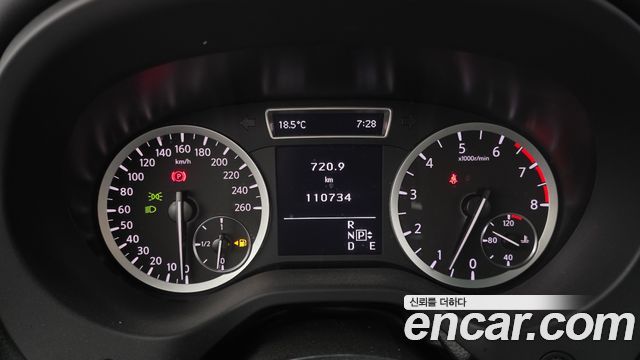Infiniti Q30 2017 — photo 11