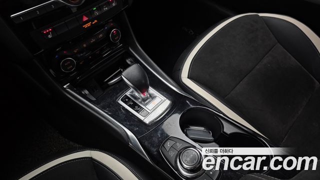 Infiniti Q30 2017 — photo 12