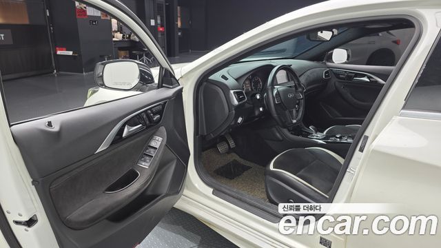 Infiniti Q30 2017 — photo 13