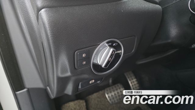 Infiniti Q30 2017 — photo 23