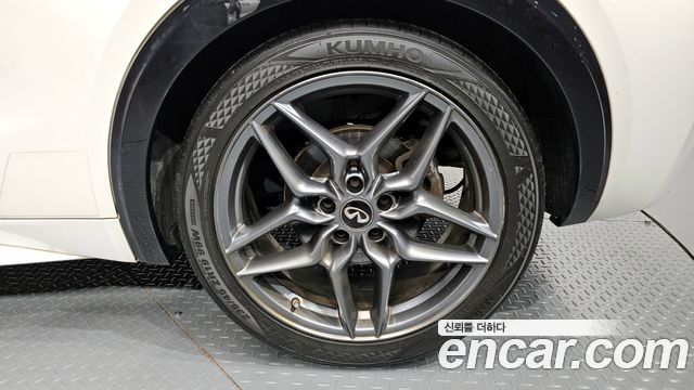Infiniti Q30 2017 — photo 7