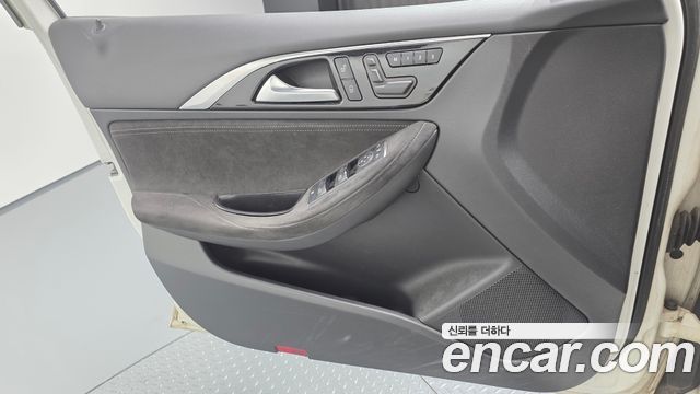 Infiniti Q30 2017 — photo 14