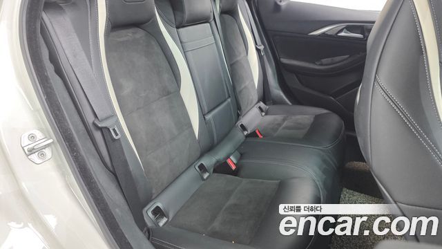 Infiniti Q30 2017 — photo 16