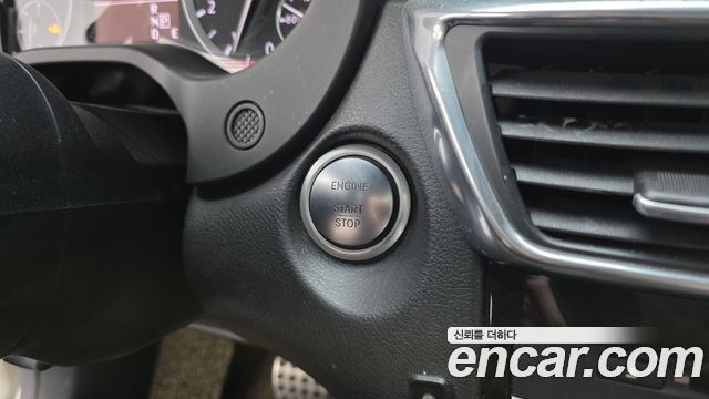 Infiniti Q30 2017 — photo 28