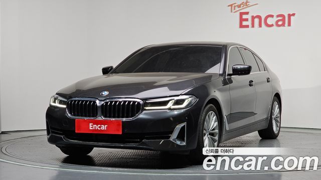 BMW 5-Series 2022 — photo 1