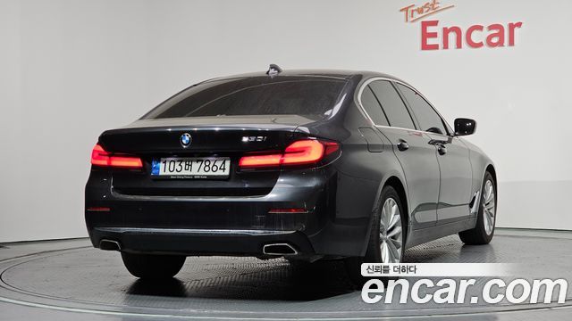BMW 5-Series 2022 — photo 2