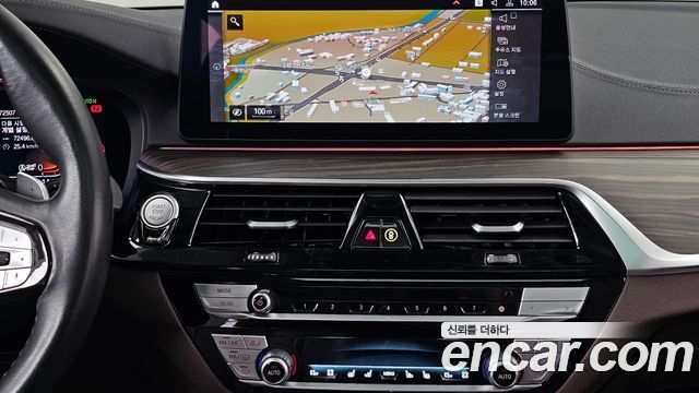 BMW 5-Series 2022 — photo 14