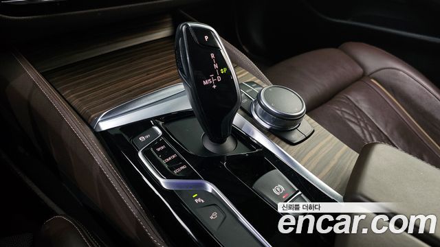 BMW 5-Series 2018 — photo 9