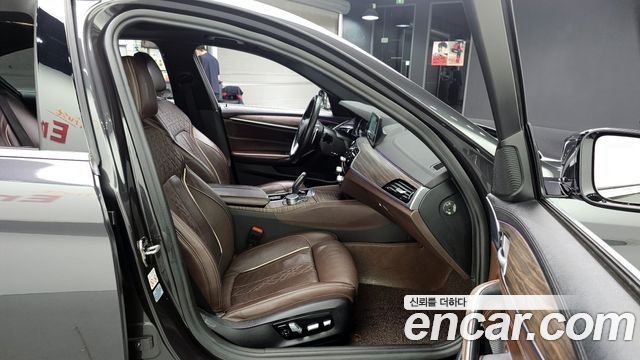 BMW 5-Series 2018 — photo 11
