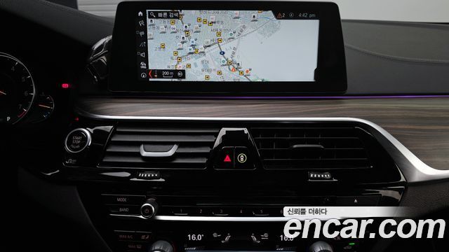 BMW 5-Series 2018 — photo 14