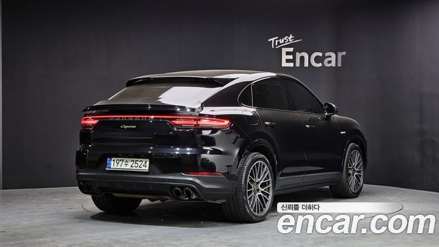 Porsche Cayenne 2021 — photo 2