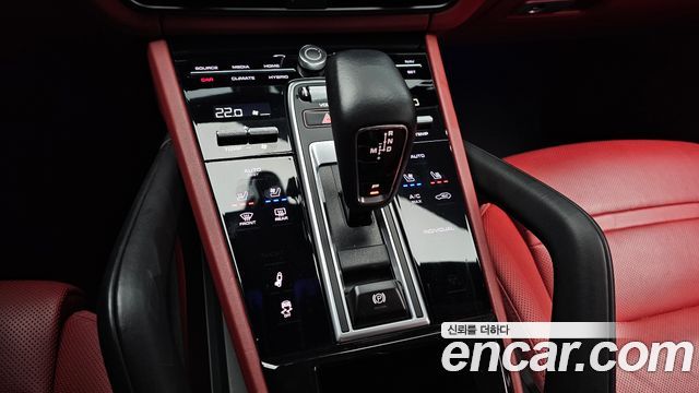 Porsche Cayenne 2021 — photo 12