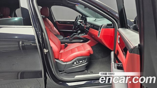 Porsche Cayenne 2021 — photo 17