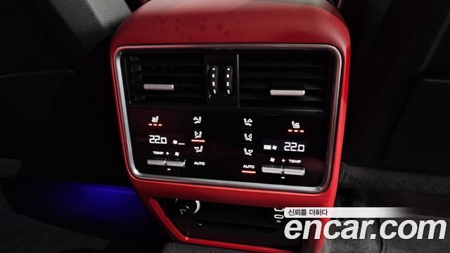 Porsche Cayenne 2021 — photo 25