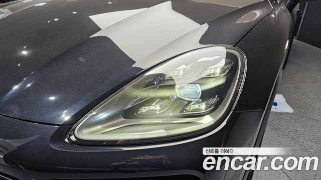 Porsche Cayenne 2021 — photo 8